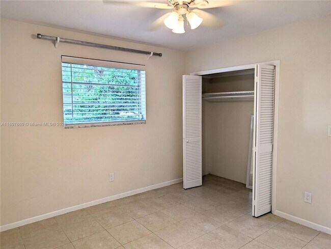 Building Photo - 856 Benevento Ave