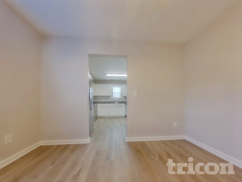 Building Photo - 613 Amberwood Dr