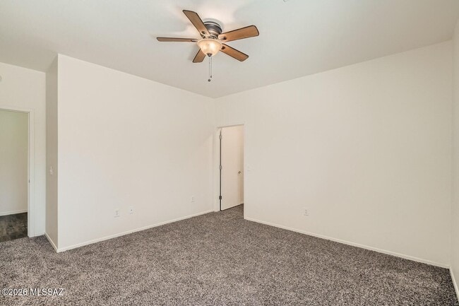 Building Photo - 8437 W Green Kingfisher Ln