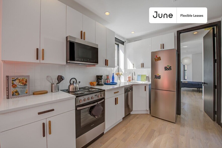 Building Photo - Spacious ROOM at The Maison Suydam