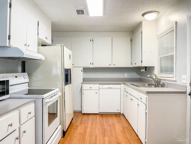 Building Photo - 514 Wayne Ave