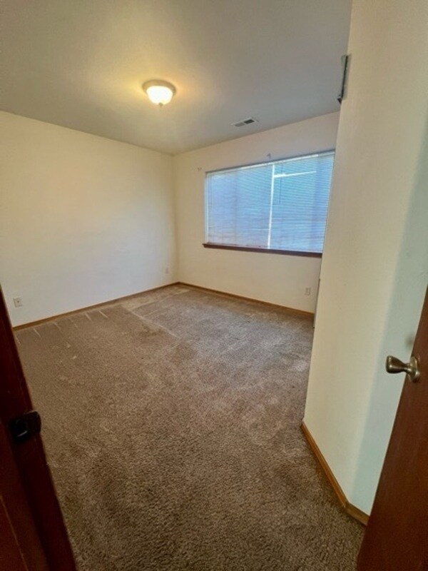 Building Photo - 14700 SE Mill St