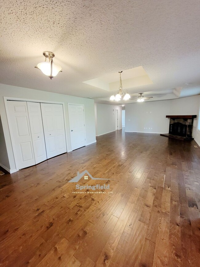 Building Photo - Southwest Springfield - Battlefield Area, ...