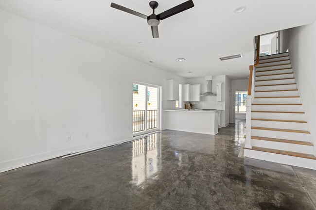 Building Photo - 733 Hopkins St