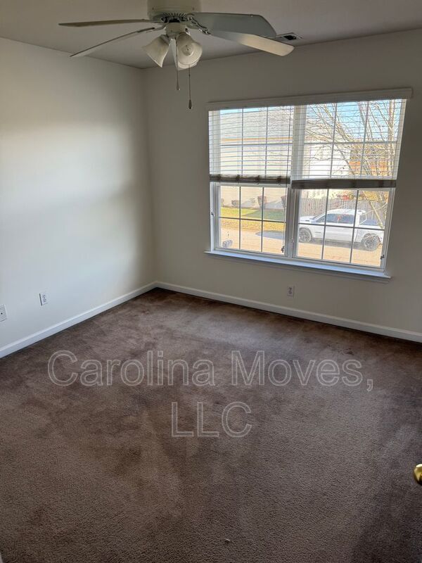 Building Photo - 223 Collingwood Ln