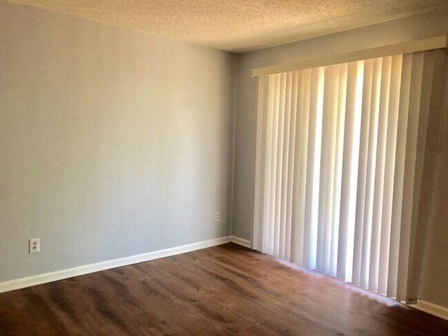 Building Photo - 4115 Bloomdale Dr