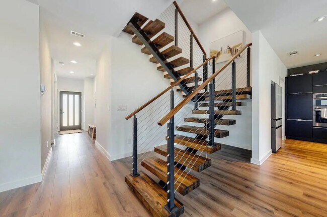 Building Photo - 419 Avenue H