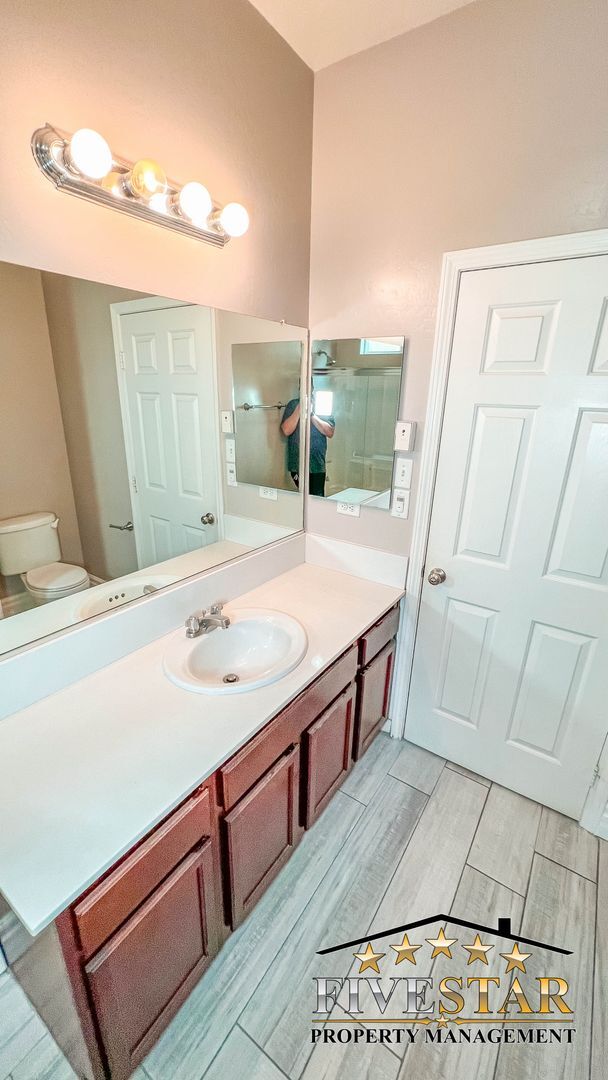 Building Photo - 5509 Baja Dr