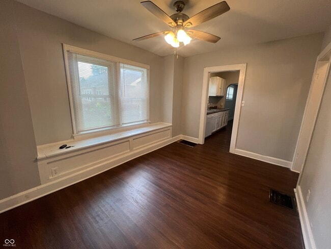 Building Photo - 411 W 39th St