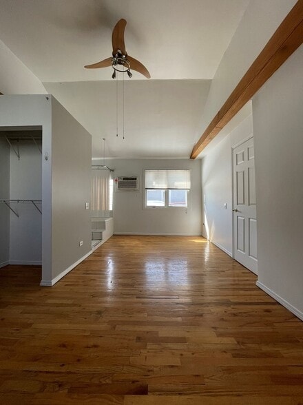 Building Photo - 2321 W Belmont Ave