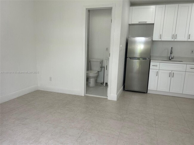 Building Photo - 2806 SW 35th Ave