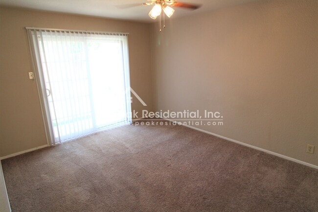 Building Photo - Spacious Foothill Farms 3bd/2ba Duplex with 2 Car Garage