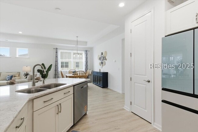 Building Photo - 855 Weekend Ave