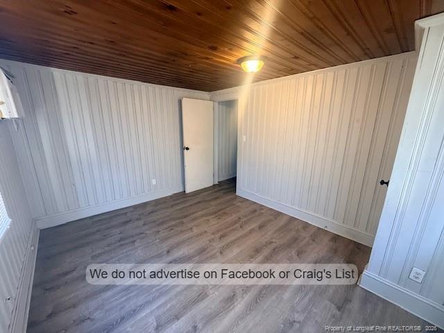 Building Photo - 201 Country Club Dr