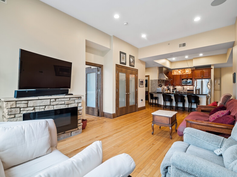 Building Photo - 140 Public Sq