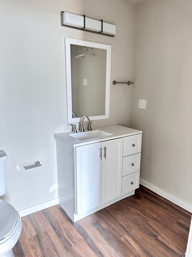 Building Photo - Newly Remodeled Duplex