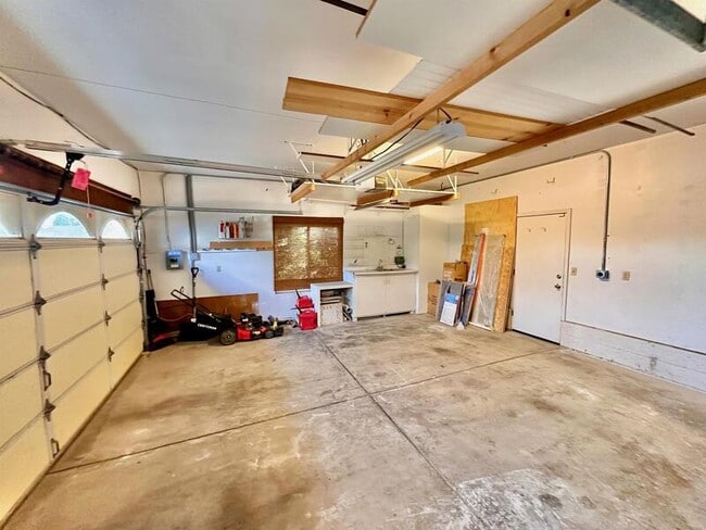 Building Photo - 148 Castlemont Dr