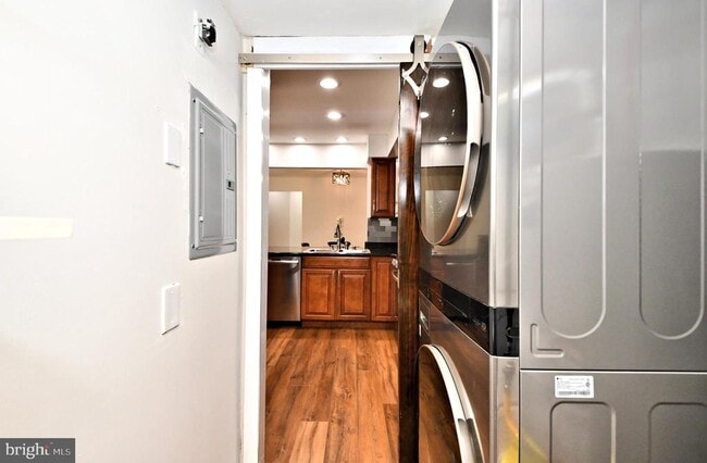 Building Photo - 1401 Society Pl