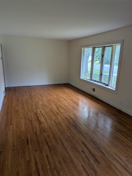 Living Room - 9936 11th Ave S