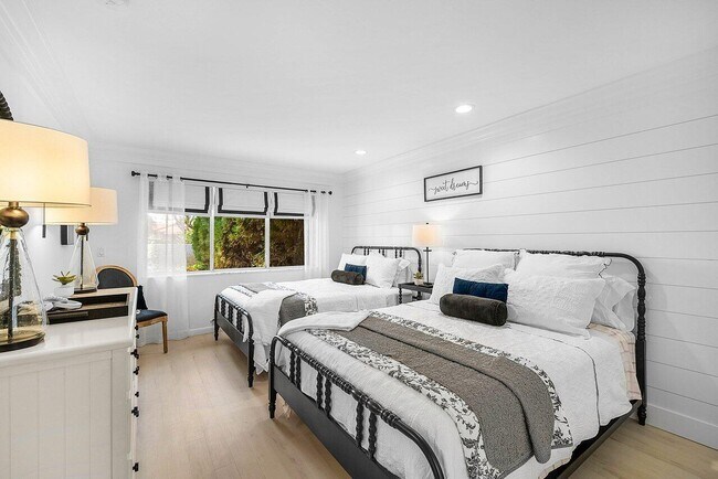 Building Photo - 18 Bristol Ln