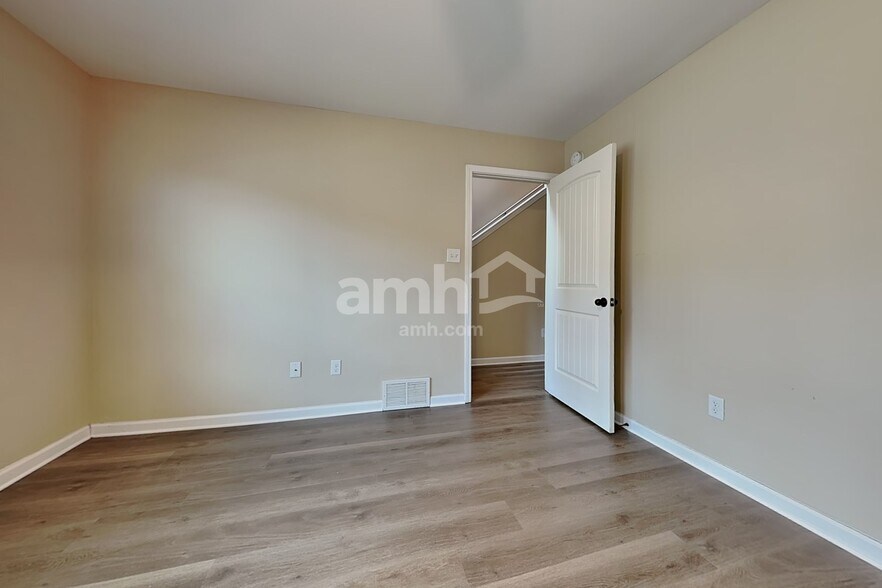 Building Photo - 10185 Sorrento Pl