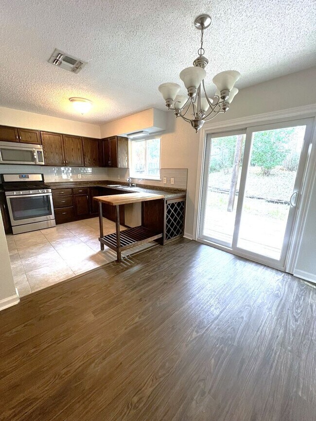 Building Photo - Recently Renovated 3/2 Home in South Austin with Bonus Room + Additional Storage