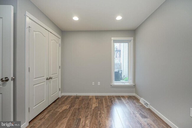 Building Photo - 140 S 46th St