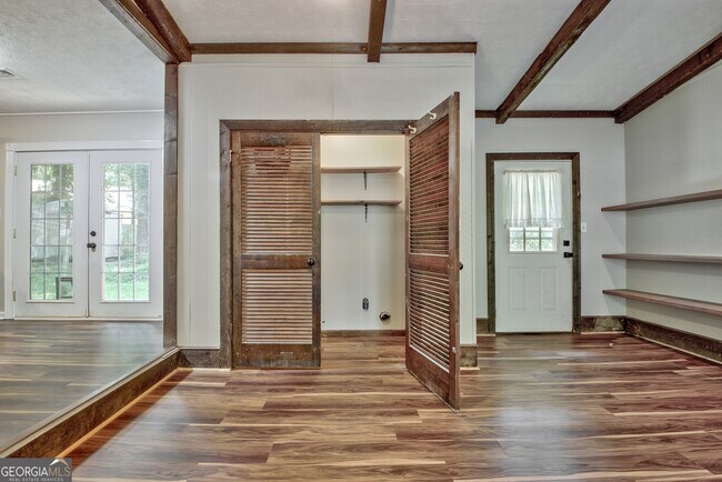 Building Photo - 11 Logwood Ln