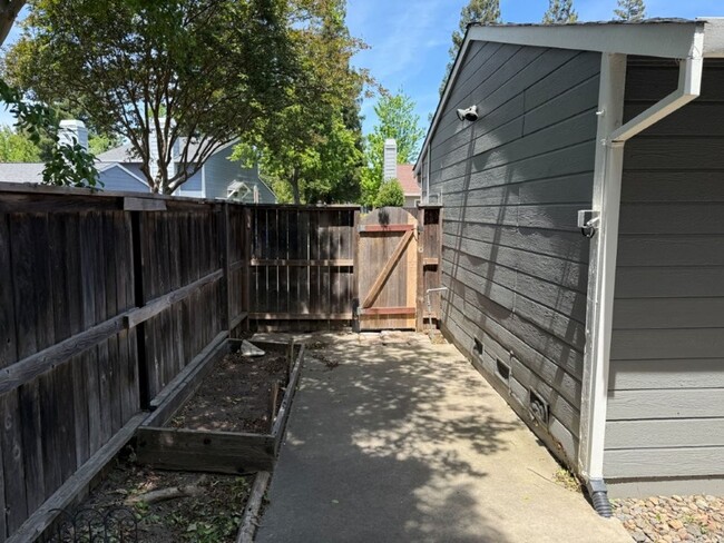 Building Photo - Modern 3 Bedroom Condo w/ Garage Vacaville...