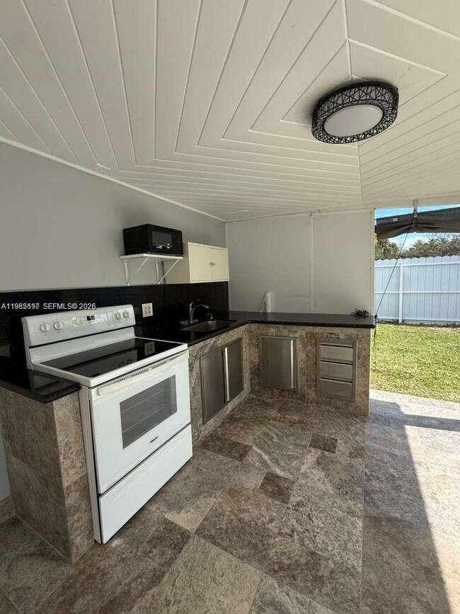 Building Photo - 19020 SW 91st Ave