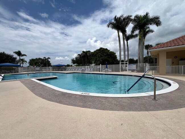 Building Photo - 557 SW New Castle Cove
