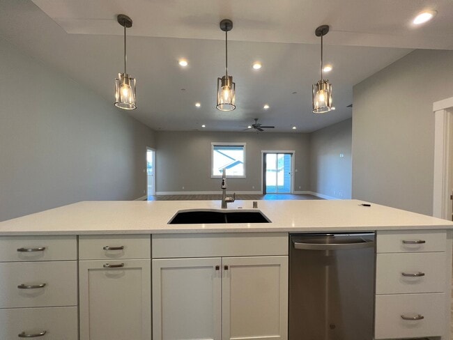 Building Photo - 2609 Sunray Ave