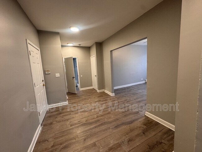 Building Photo - 5647 W Washington Blvd