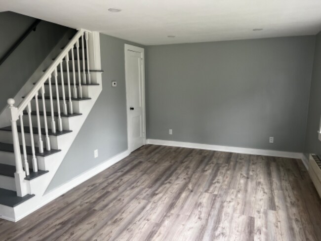 Building Photo - 10 Battey Dr