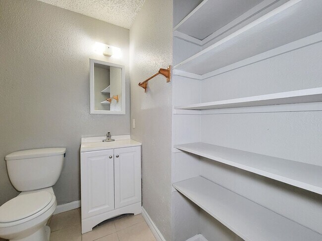 Building Photo - 17706 Glenhagen Ct