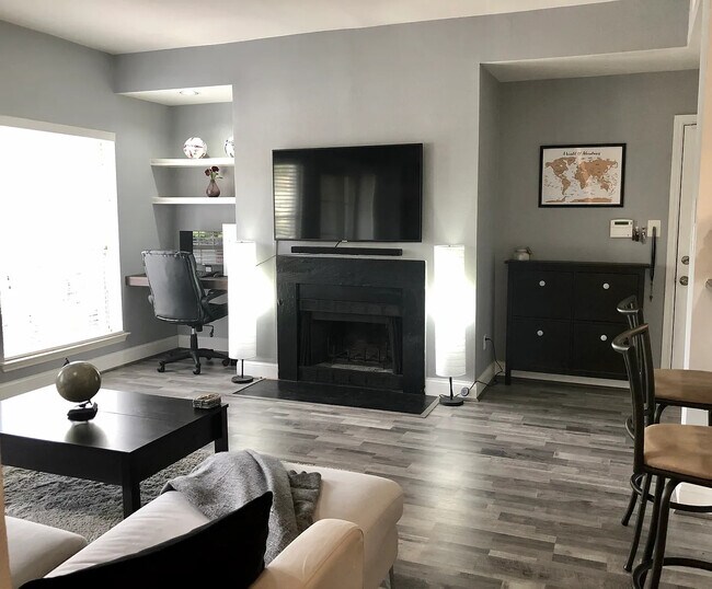 Building Photo - 3906 Penderview Dr