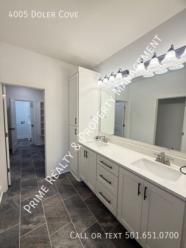 Building Photo - 4005 Doler Cv