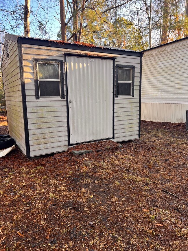 Building Photo - Newly Renovated Single Wide Mobile Home.  ...