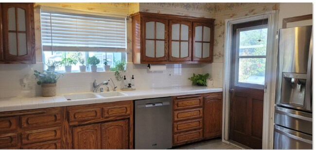 Building Photo - Room Rental Glendora
