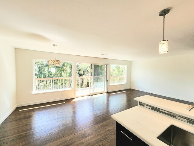 Building Photo - 3 bedroom 3 bathroom hillside Pacifica home with serene views
