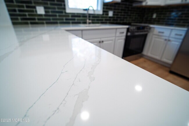 Building Photo - 218 Holly Ave