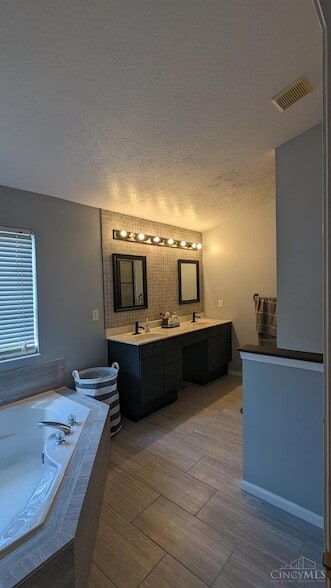 Building Photo - 6015 Hidden Oaks Ct