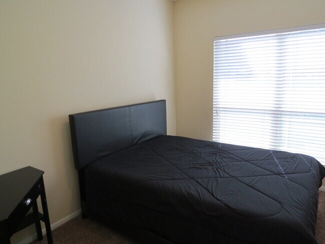 Building Photo - "Charming 4-Bed Oasis with Granite Touches...