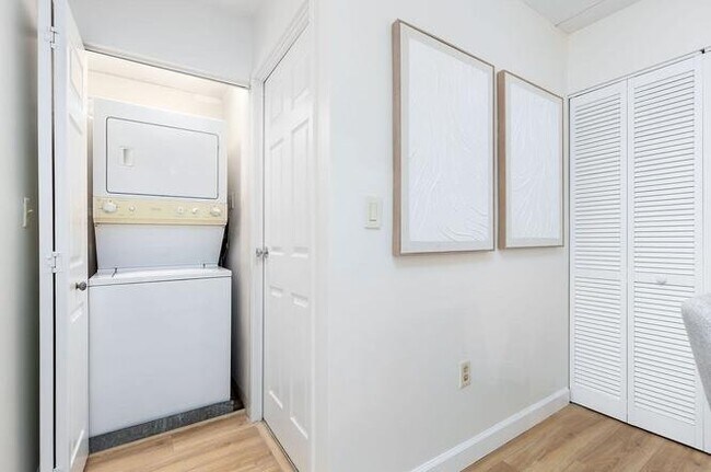 Building Photo - 100 Boatswains Wy