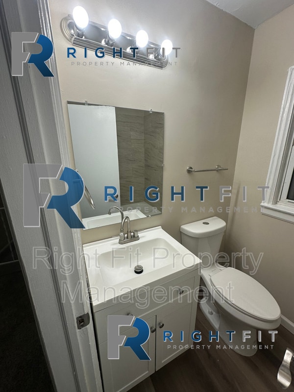 Building Photo - 1430 Amberly Dr