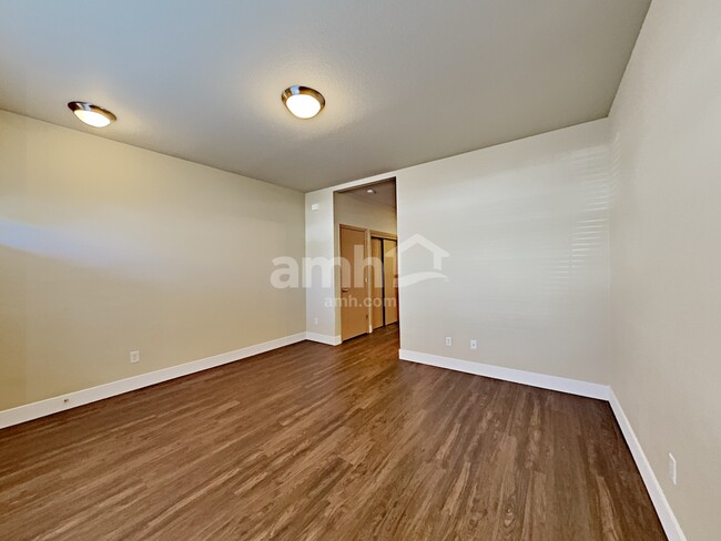 Building Photo - 2609 NE 105th Ct