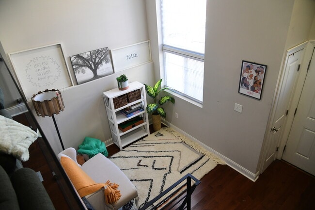 Foyer - 6256 Osage Ave