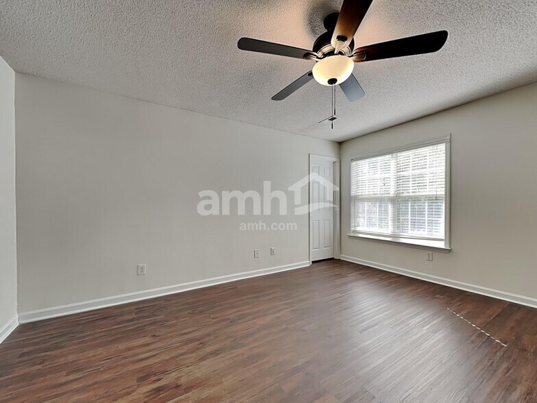 Building Photo - 134 Kimeo Way