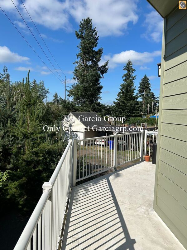 Building Photo - 8782 SE Flavel St