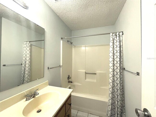 Building Photo - 1056 S Buena Vista Dr